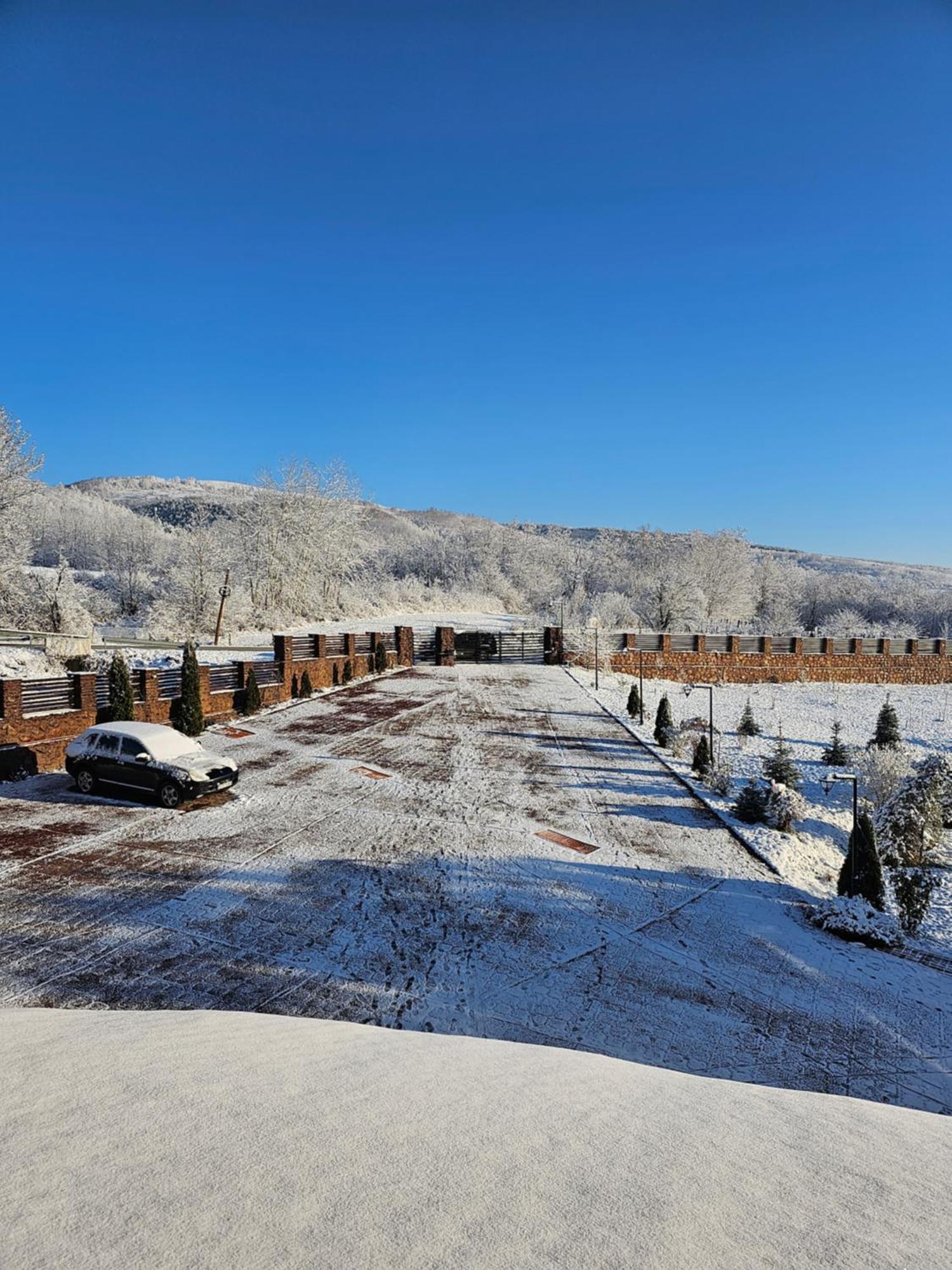 Crasmontana Konak Hotel Dragoiesti Buitenkant foto